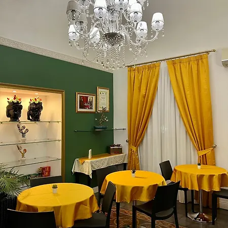 Duca Di Uzeda Alojamento de Acomodação e Pequeno-almoço 3*